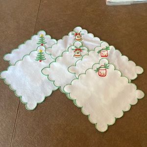 Set of 6 embroidered vintage Xmas drinks napkins